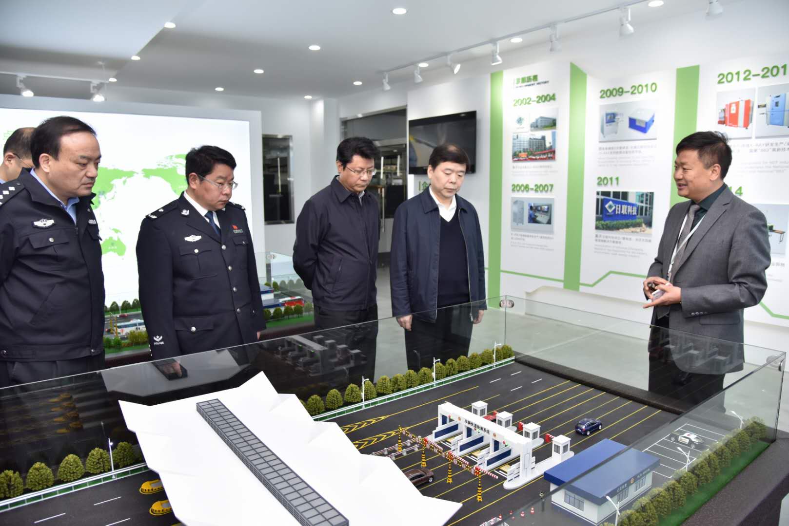 熱烈歡迎無錫市領(lǐng)導(dǎo)謝曉軍攜隊蒞臨日聯(lián)科技指導(dǎo)工作！