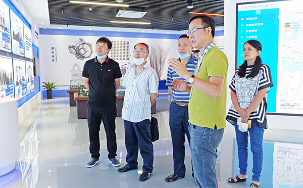 重慶市北碚區(qū)一行領(lǐng)導(dǎo)對(duì)日聯(lián)科技總部進(jìn)行參觀調(diào)研 重慶市北碚區(qū)一行領(lǐng)導(dǎo)對(duì)日聯(lián)科技總部進(jìn)行參觀調(diào)研